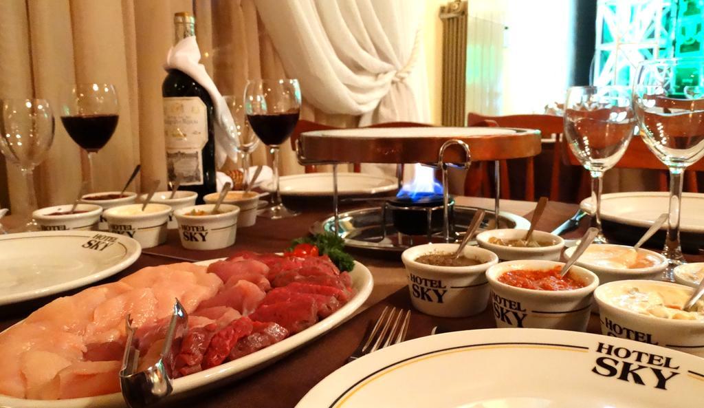 Hotel Sky Грамаду Екстериор снимка